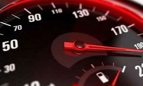 مخاطر السرعة: كيف تؤثر على سلامتك و سيارتك؟